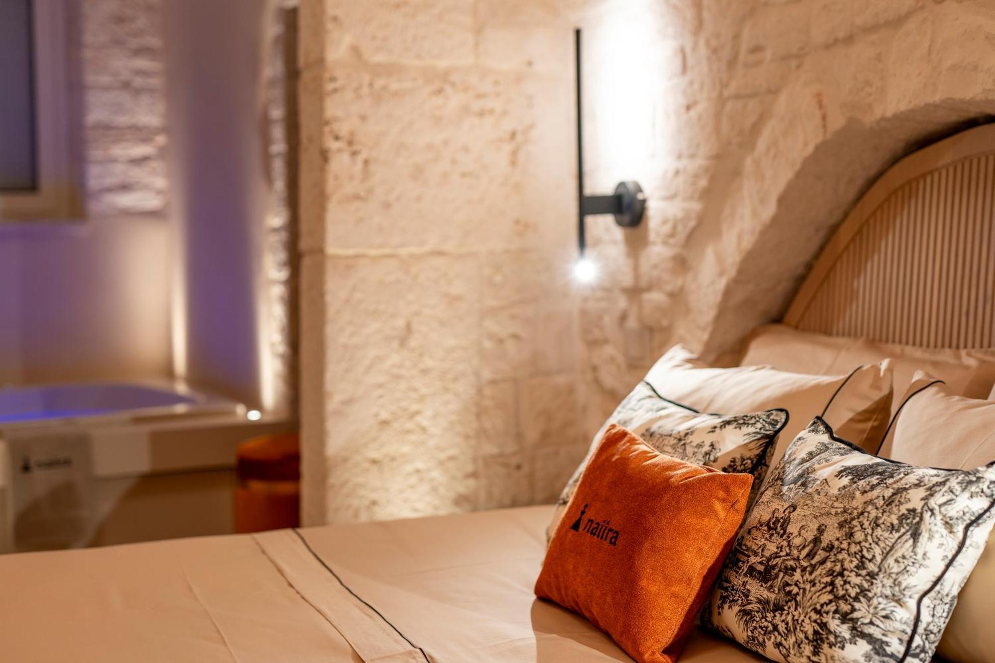 알베르벨로 Naiira Luxury Trullo - Jacuzzi And Patio 아파트 외부 사진
