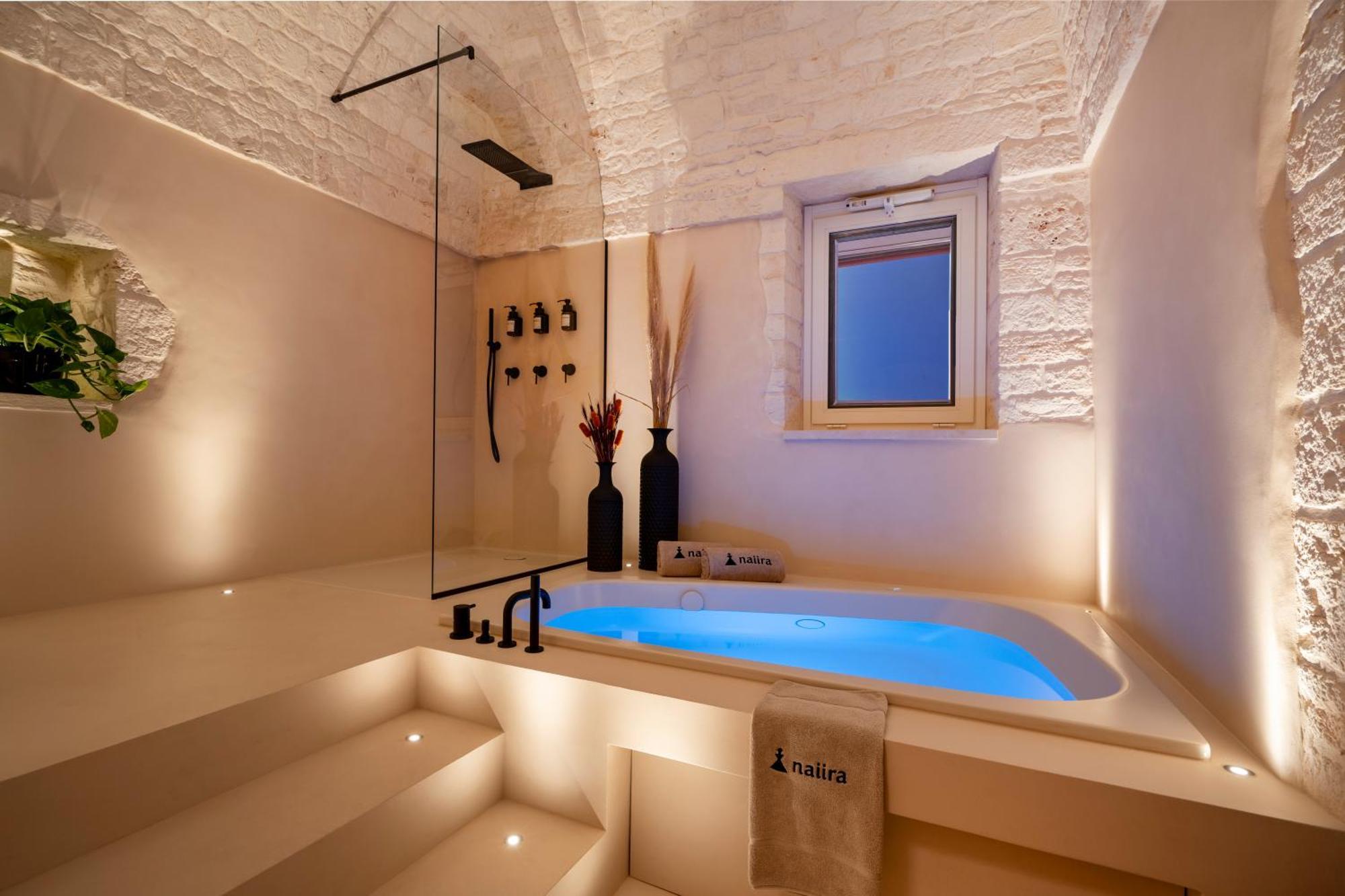 알베르벨로 Naiira Luxury Trullo - Jacuzzi And Patio 아파트 외부 사진