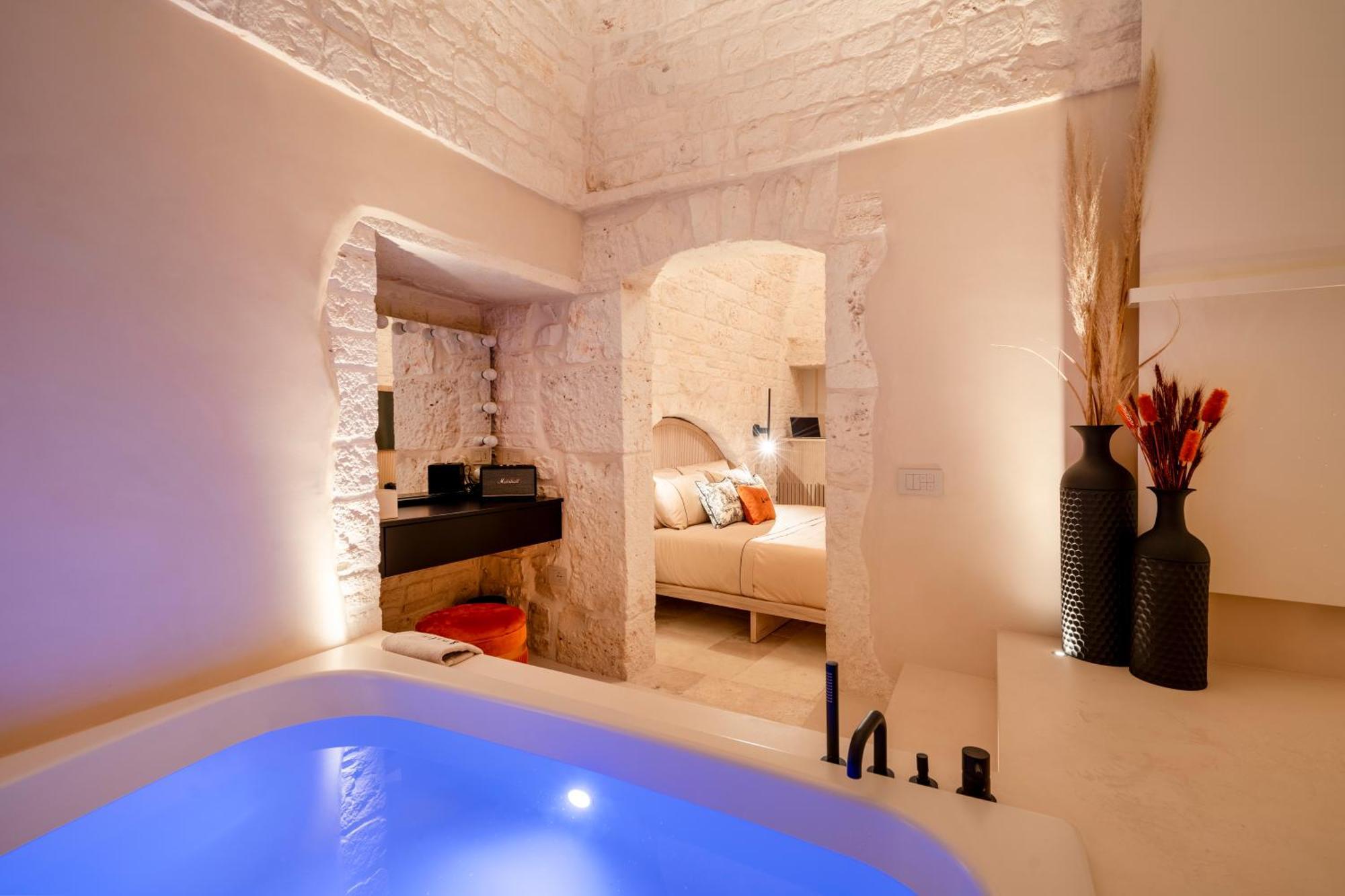 알베르벨로 Naiira Luxury Trullo - Jacuzzi And Patio 아파트 외부 사진