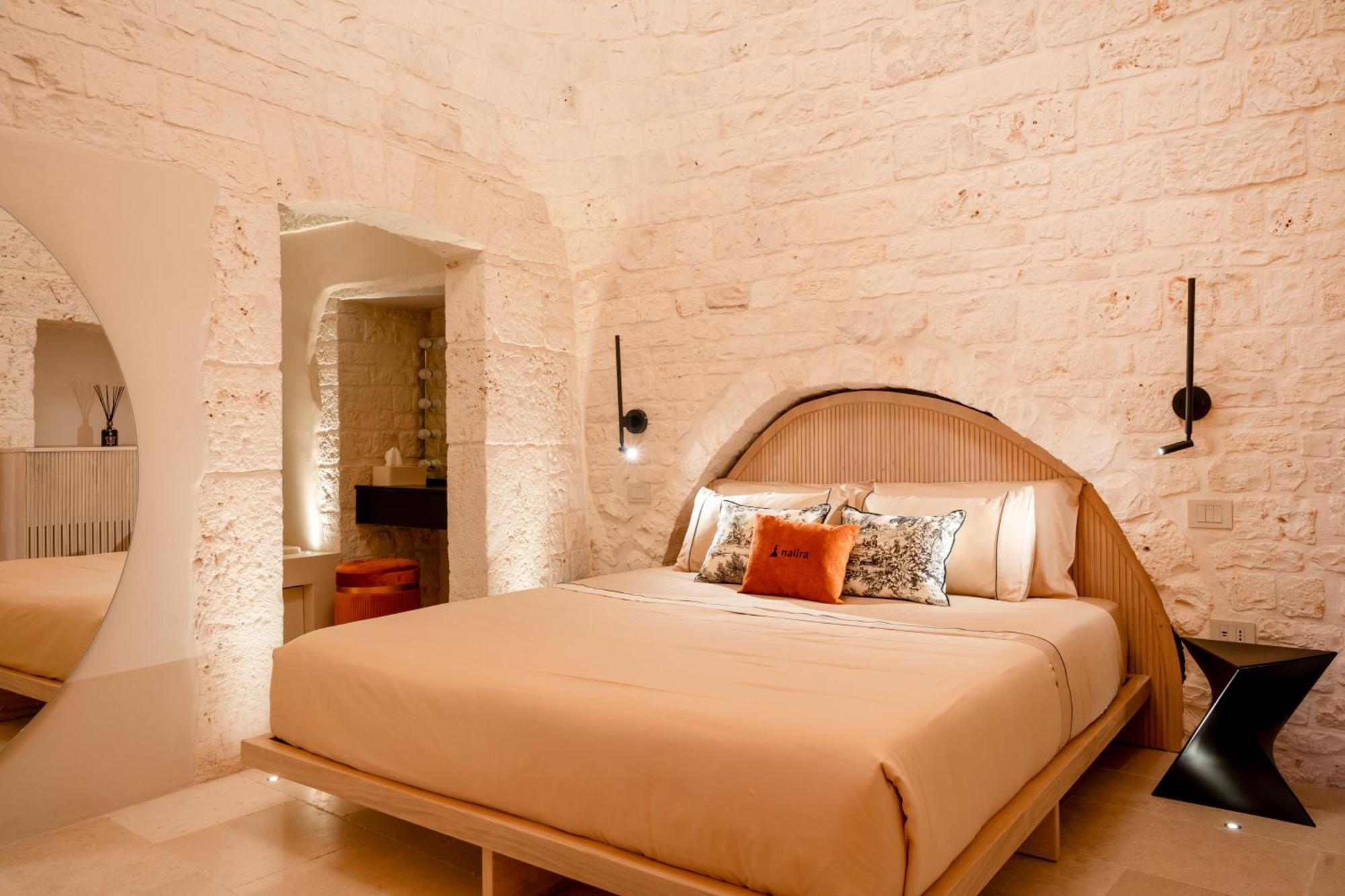 알베르벨로 Naiira Luxury Trullo - Jacuzzi And Patio 아파트 외부 사진