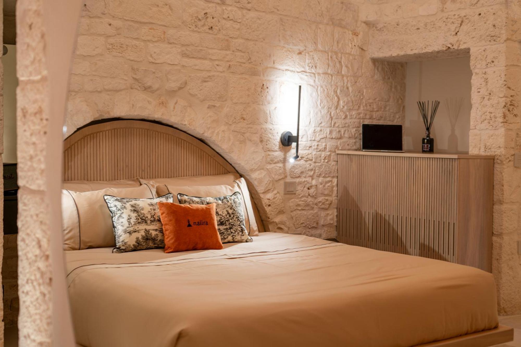알베르벨로 Naiira Luxury Trullo - Jacuzzi And Patio 아파트 외부 사진