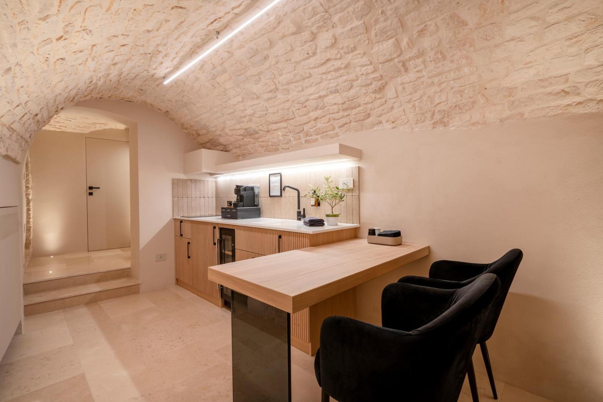 알베르벨로 Naiira Luxury Trullo - Jacuzzi And Patio 아파트 외부 사진