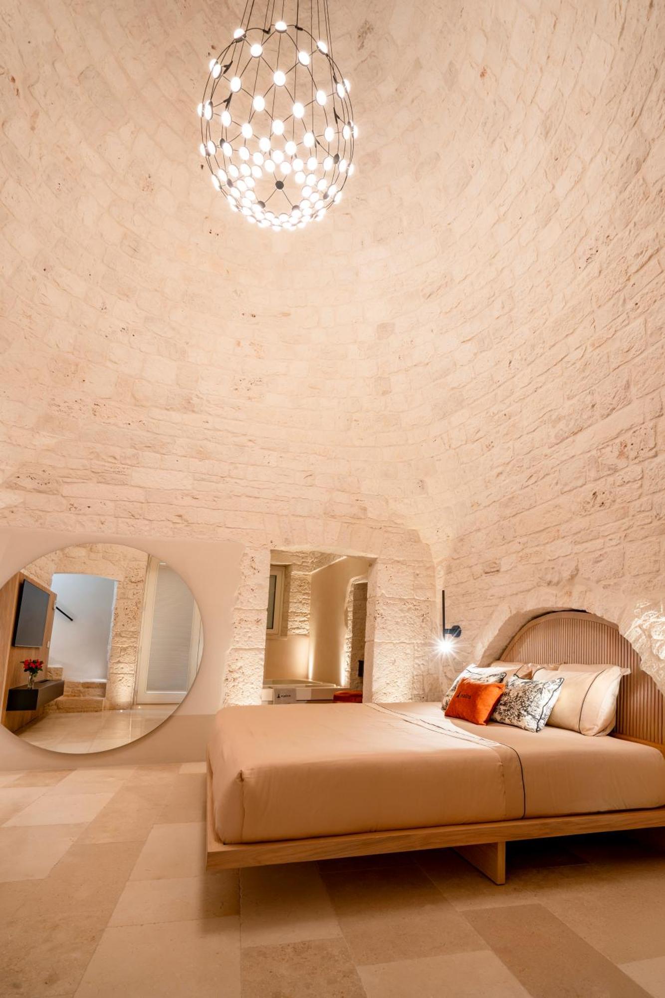 알베르벨로 Naiira Luxury Trullo - Jacuzzi And Patio 아파트 외부 사진