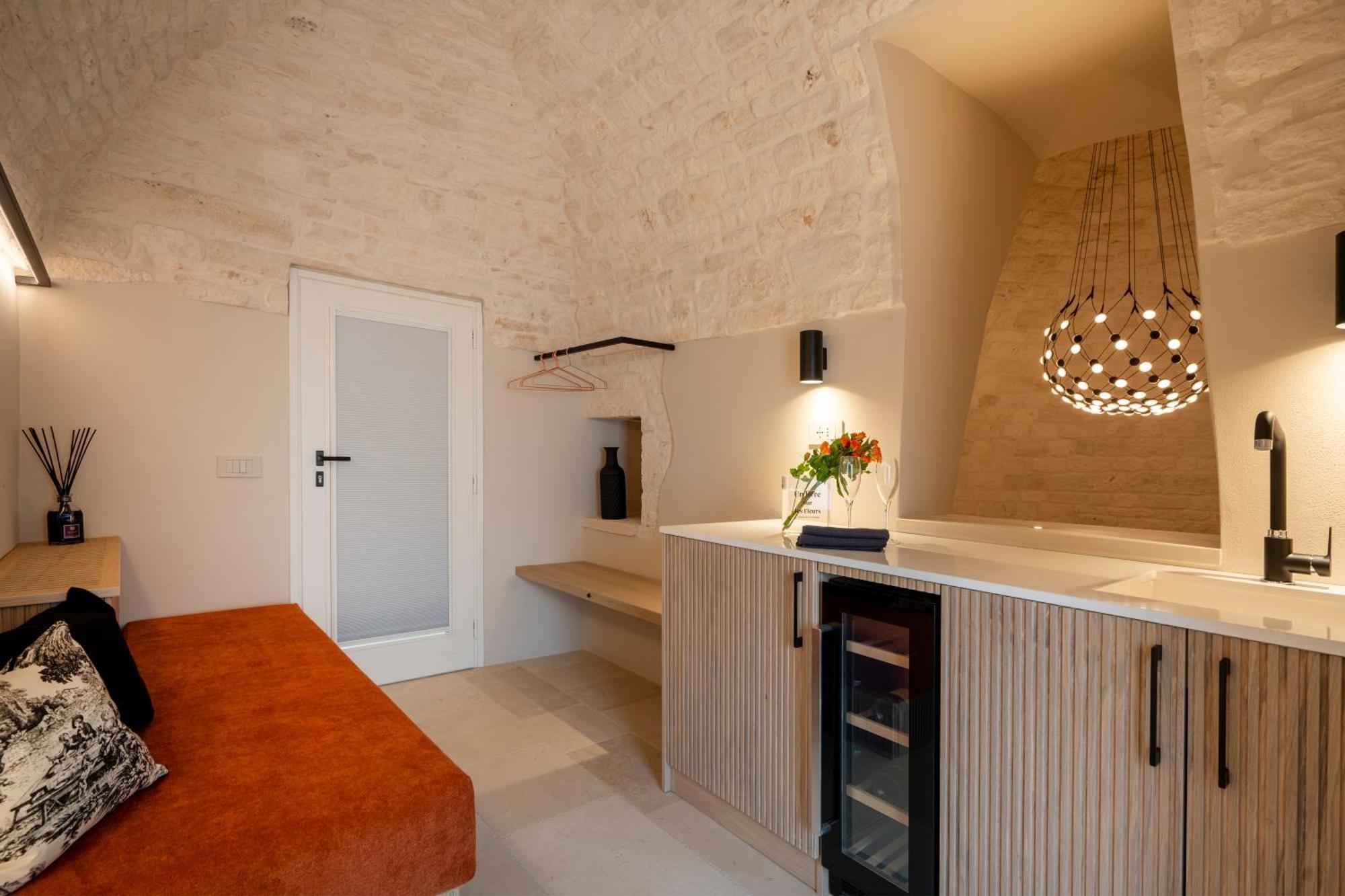 알베르벨로 Naiira Luxury Trullo - Jacuzzi And Patio 아파트 외부 사진