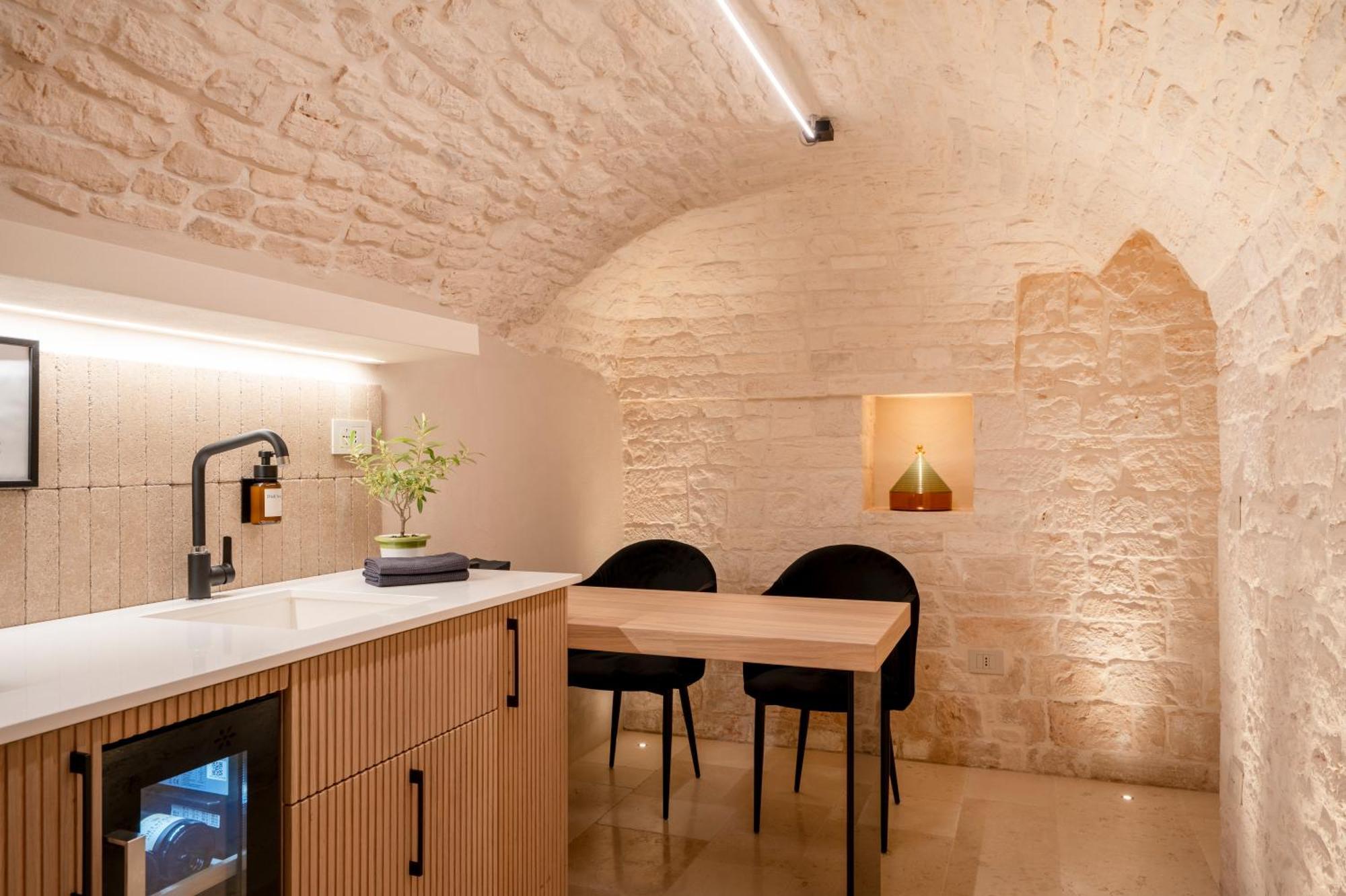 알베르벨로 Naiira Luxury Trullo - Jacuzzi And Patio 아파트 외부 사진