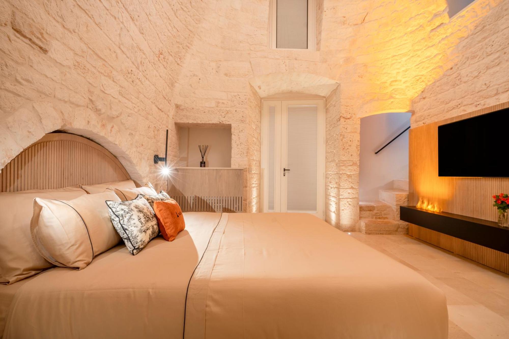알베르벨로 Naiira Luxury Trullo - Jacuzzi And Patio 아파트 외부 사진