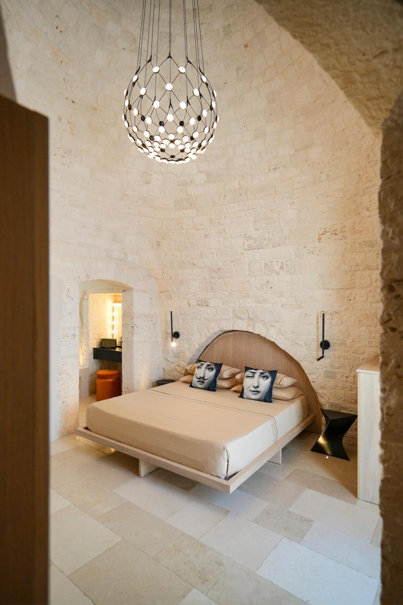 알베르벨로 Naiira Luxury Trullo - Jacuzzi And Patio 아파트 외부 사진